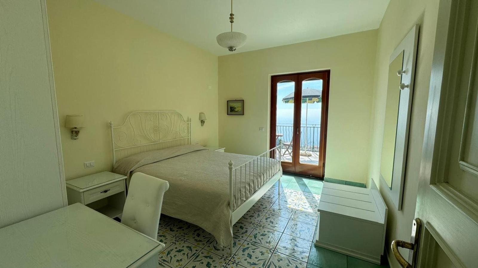 Groove'N'Grove Bed & Breakfast SantʼAgata sui Due Golfi Dış mekan fotoğraf
